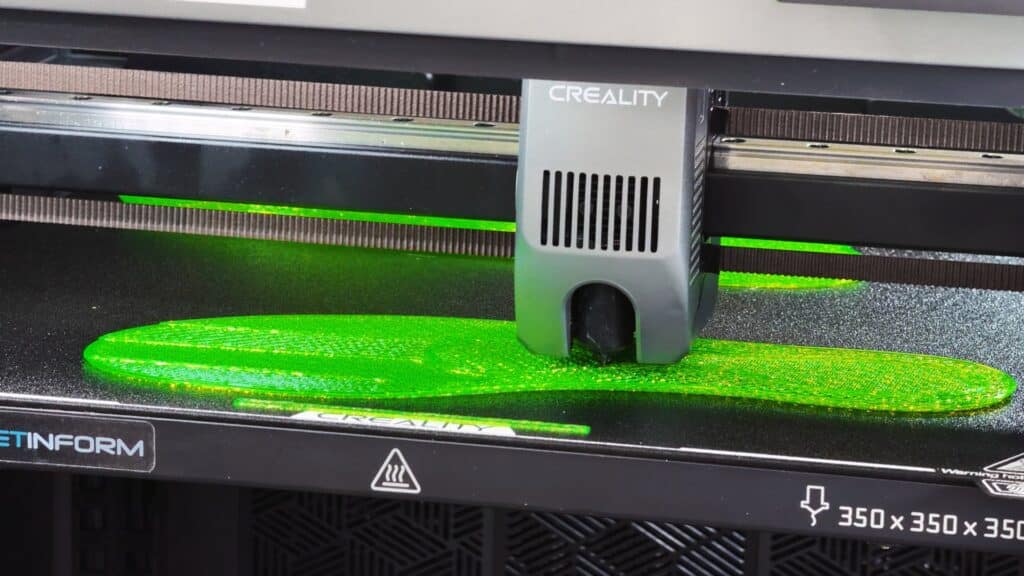 3D-Drucker fertigt eine Präzisionseinlage